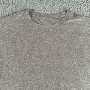 Vuori Shirt Men's Strato medium Gray Tech Tee